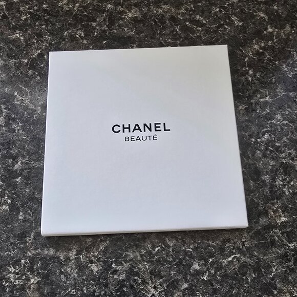Chanel NIB LTD ED Christmas 2024 Ornament CC's Super Rare + free gift - Picture 2 of 6